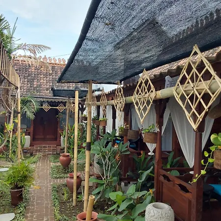 Navalia Rumah Kayu