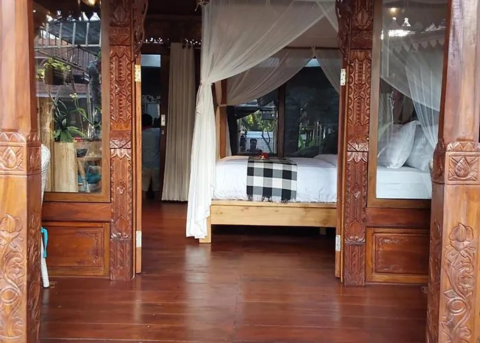 ベッド・アンド・ブレックファスト Navalia Rumah Kayu