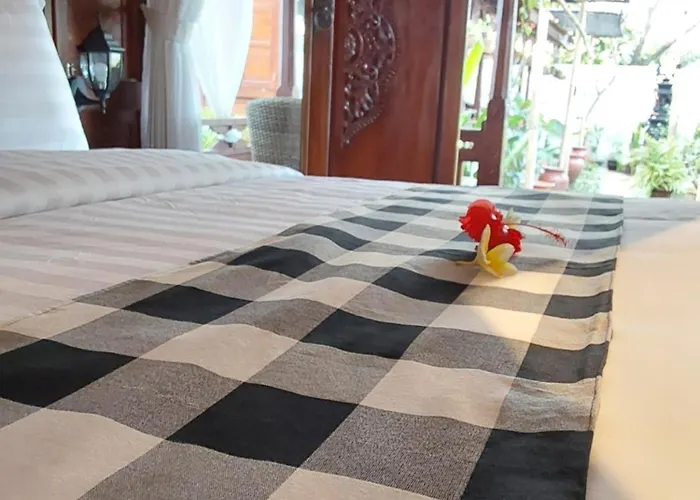 Bed and breakfast Navalia Rumah Kayu Kerobokan