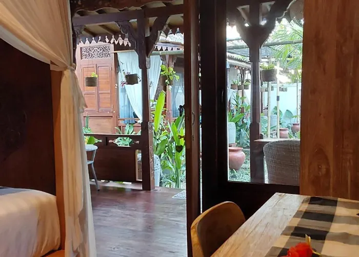 ベッド・アンド・ブレックファスト Navalia Rumah Kayu *